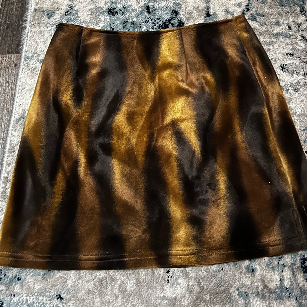 Zip up animal print skirt!